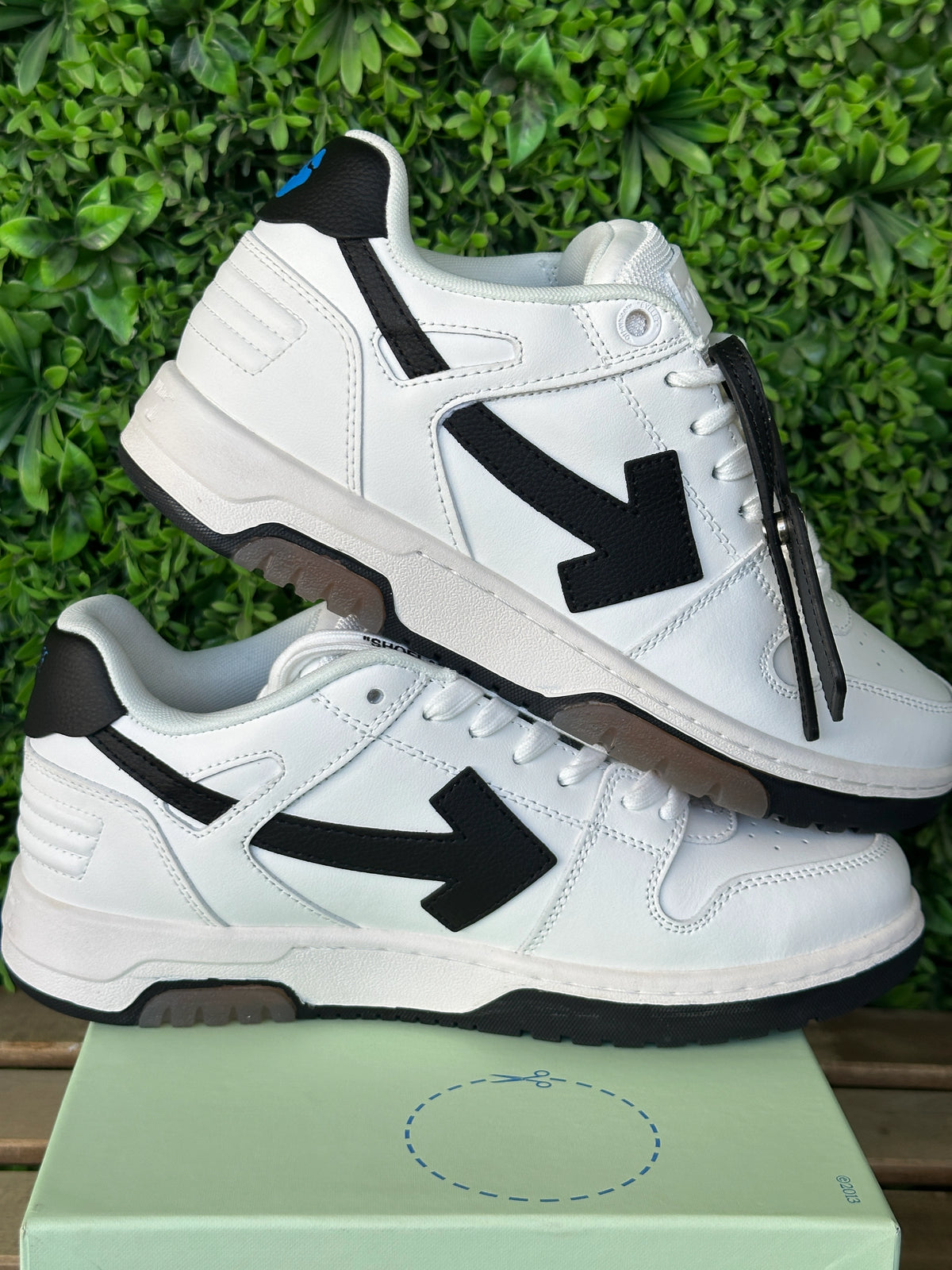 OFF WHITE Out Of Office Black & White