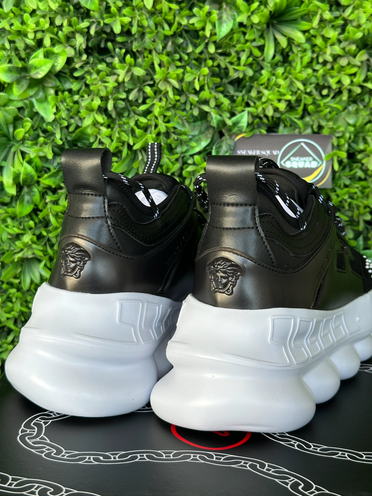 VERSACE Chain Reaction Black & White