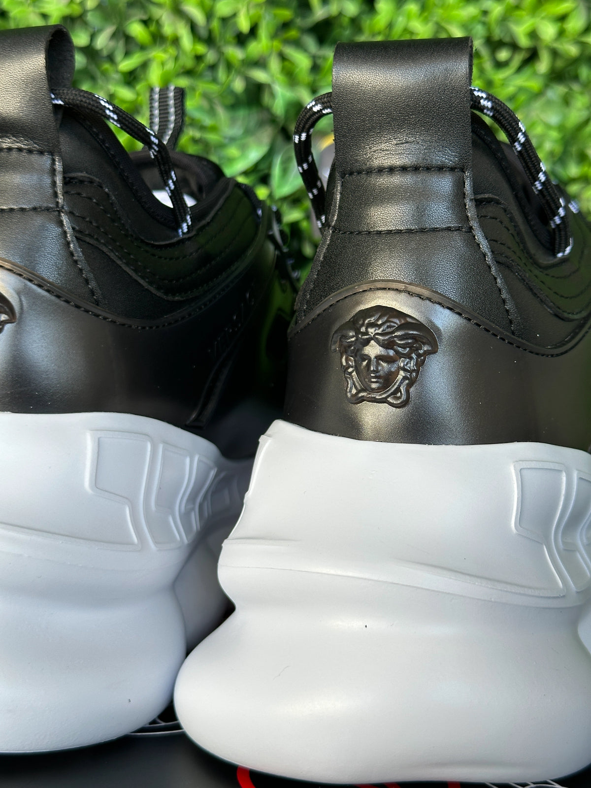 VERSACE Chain Reaction Black & White