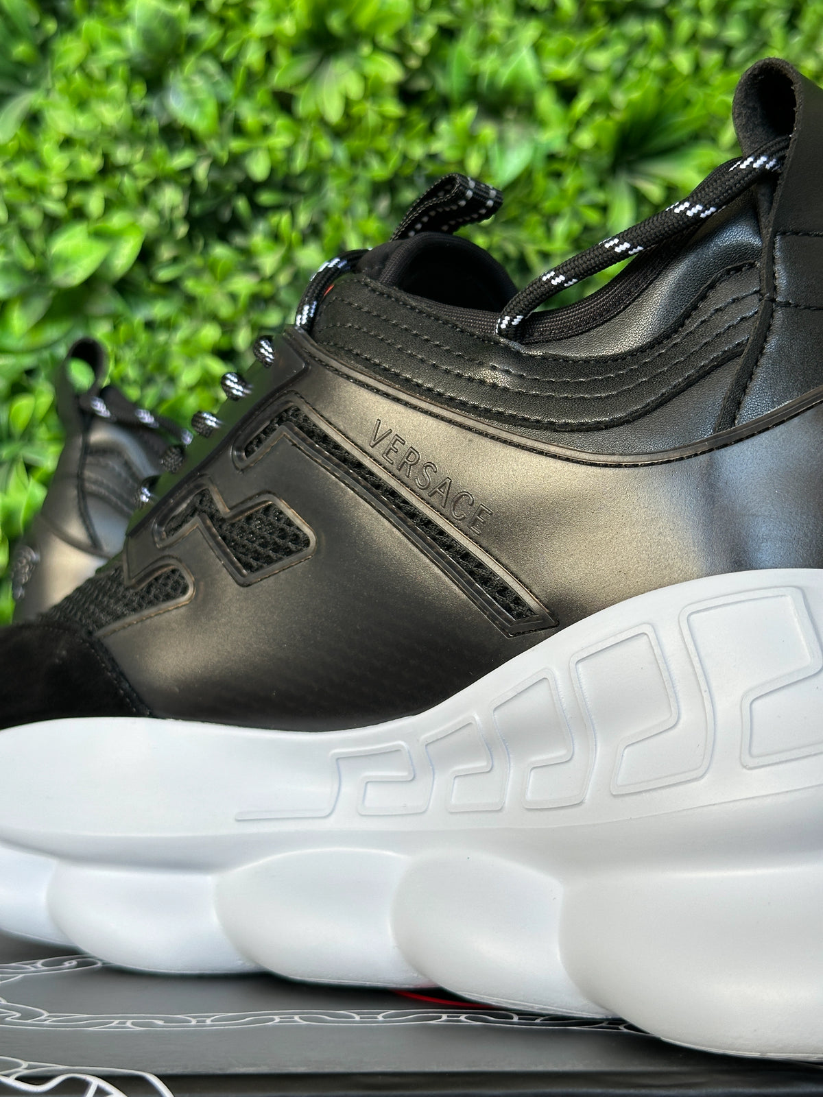 VERSACE Chain Reaction Black & White