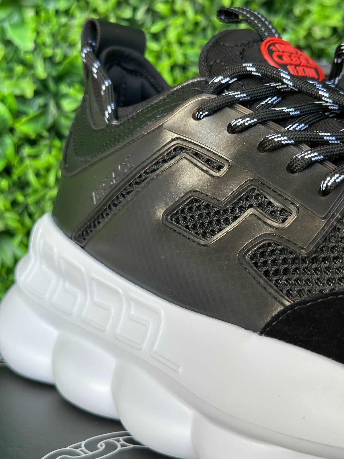 VERSACE Chain Reaction Black & White