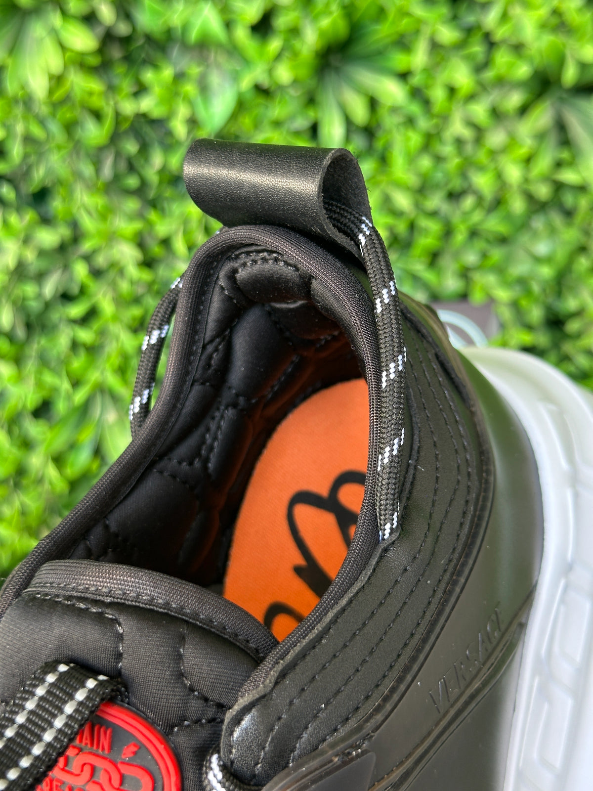 VERSACE Chain Reaction Black & White