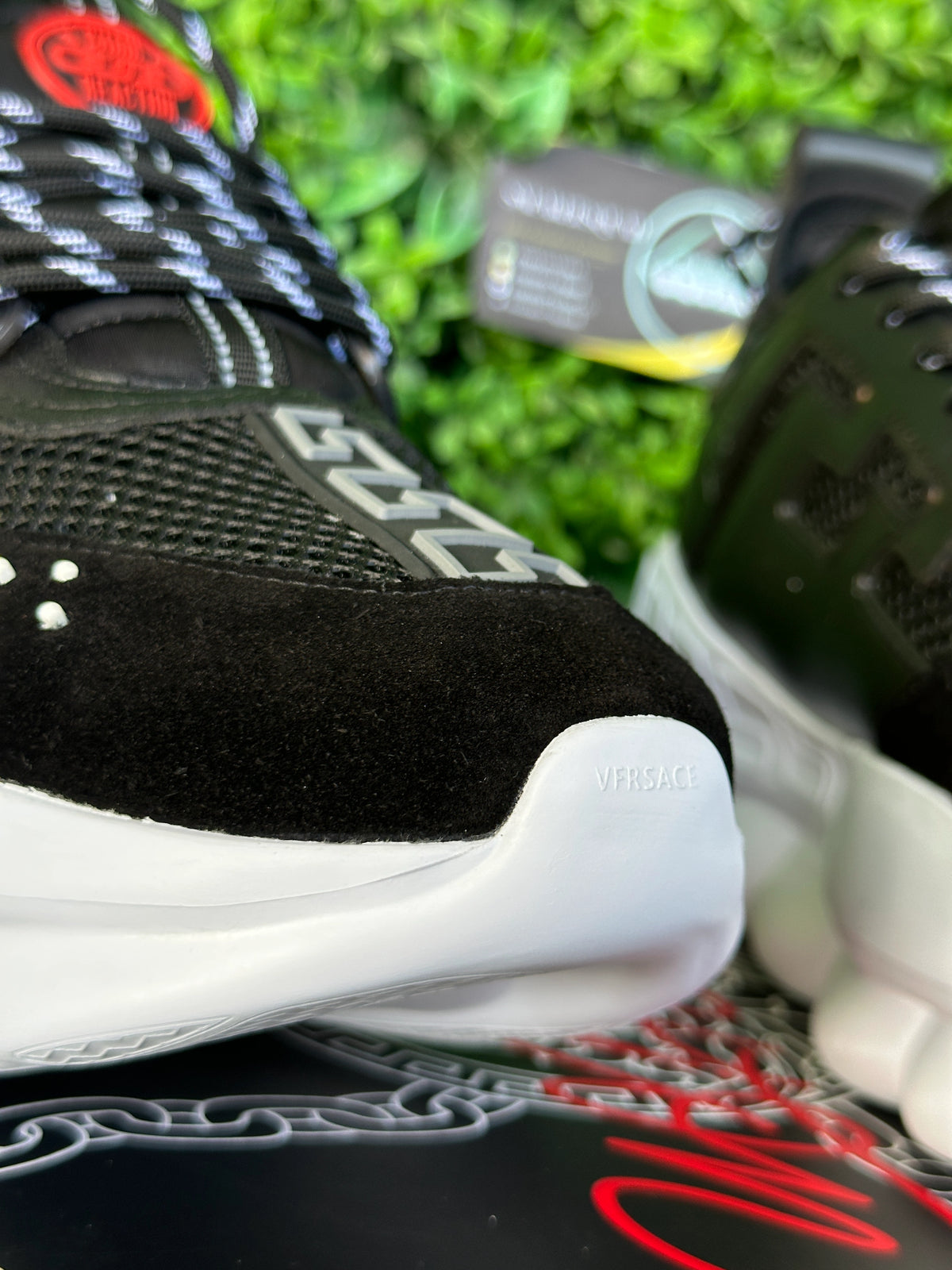 VERSACE Chain Reaction Black & White