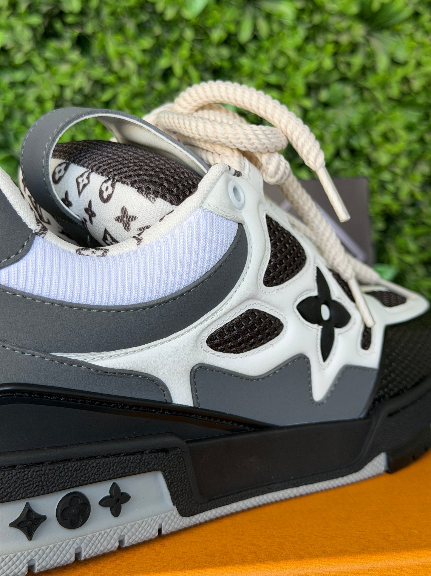 Skate Grey