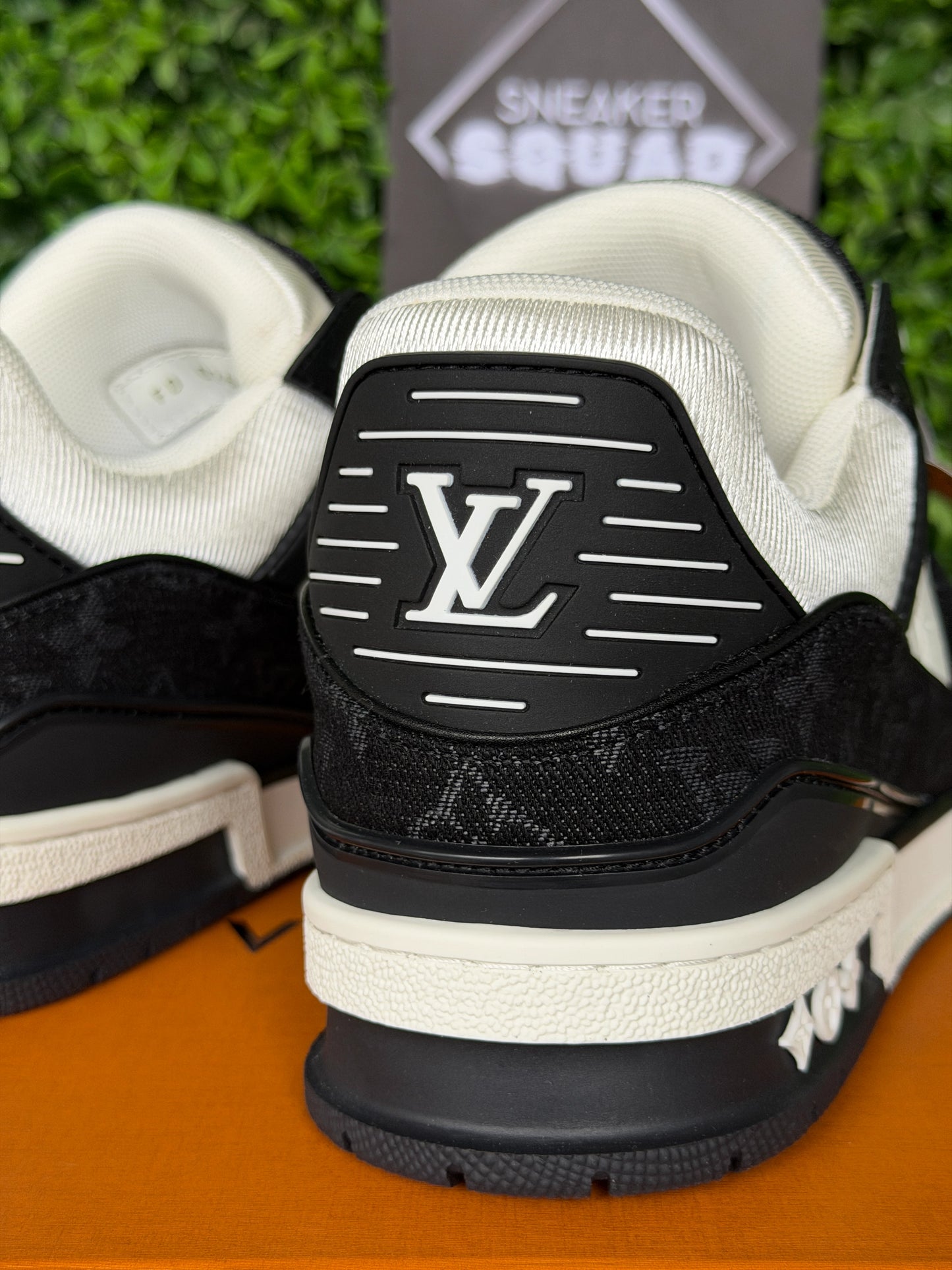 LV Louis Vuitton Trainer Black & White