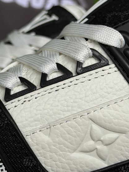 LV Louis Vuitton Trainer Black & White