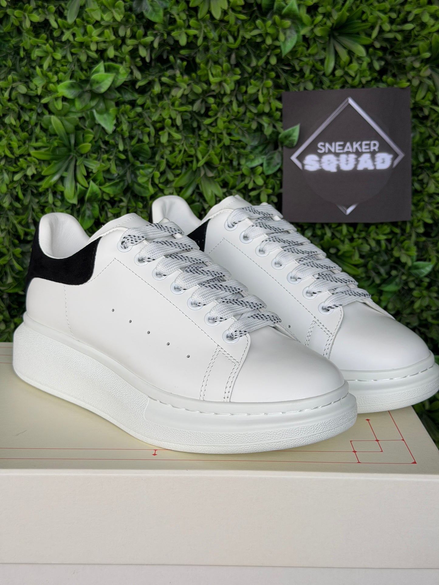 MQ White/Black
