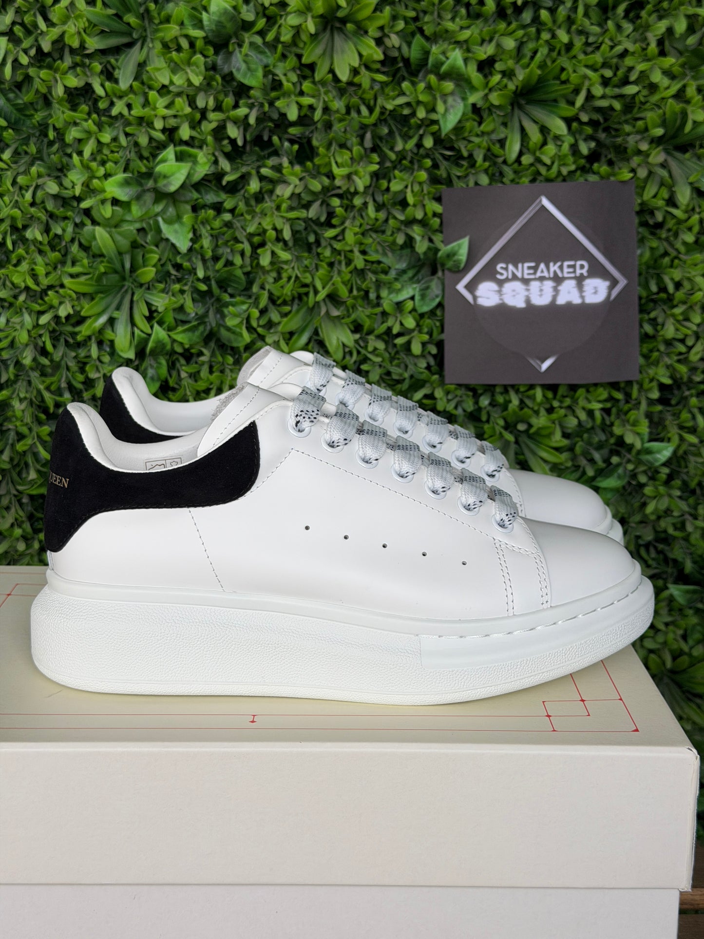 MQ White/Black