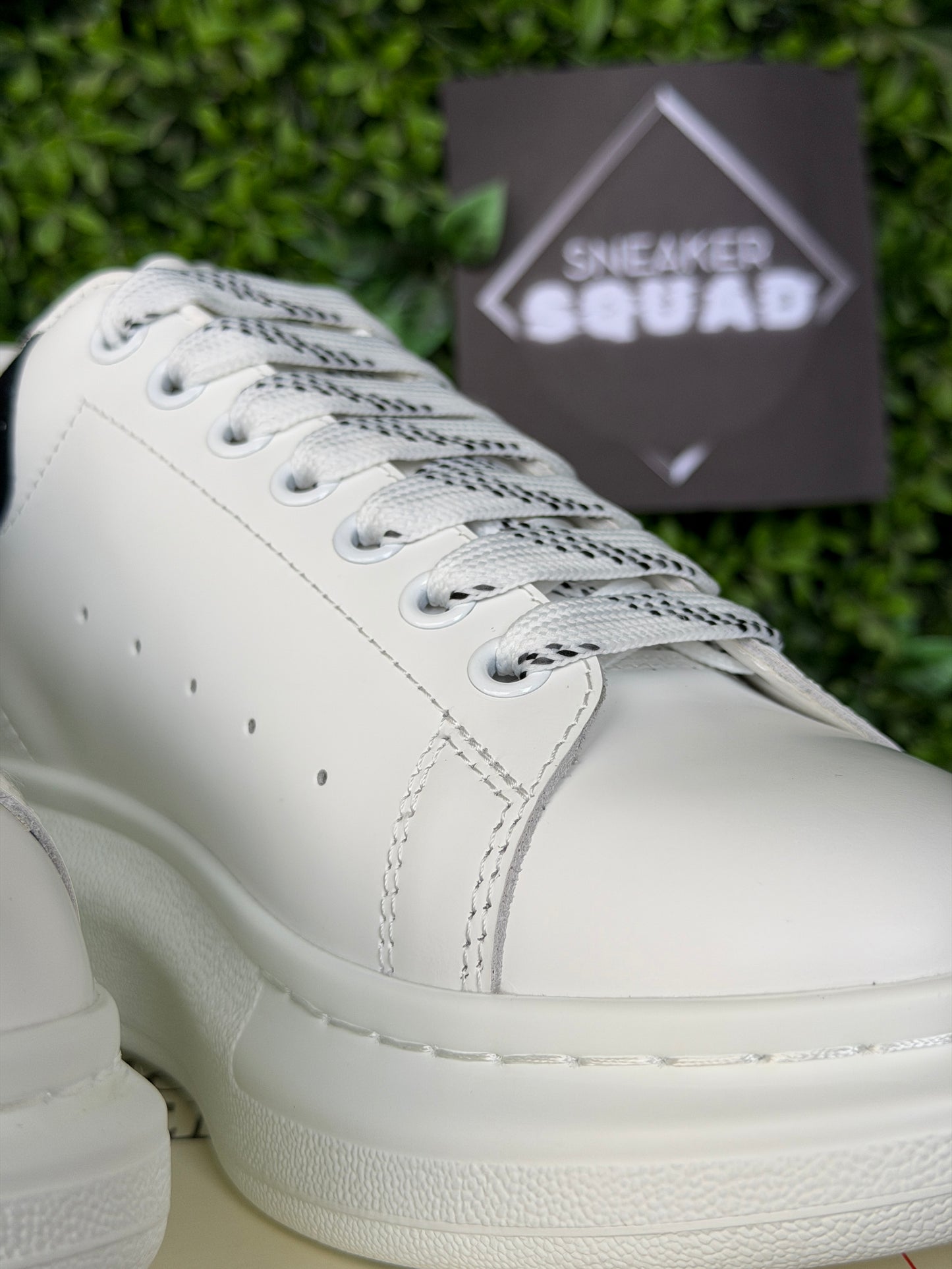 MQ White/Black