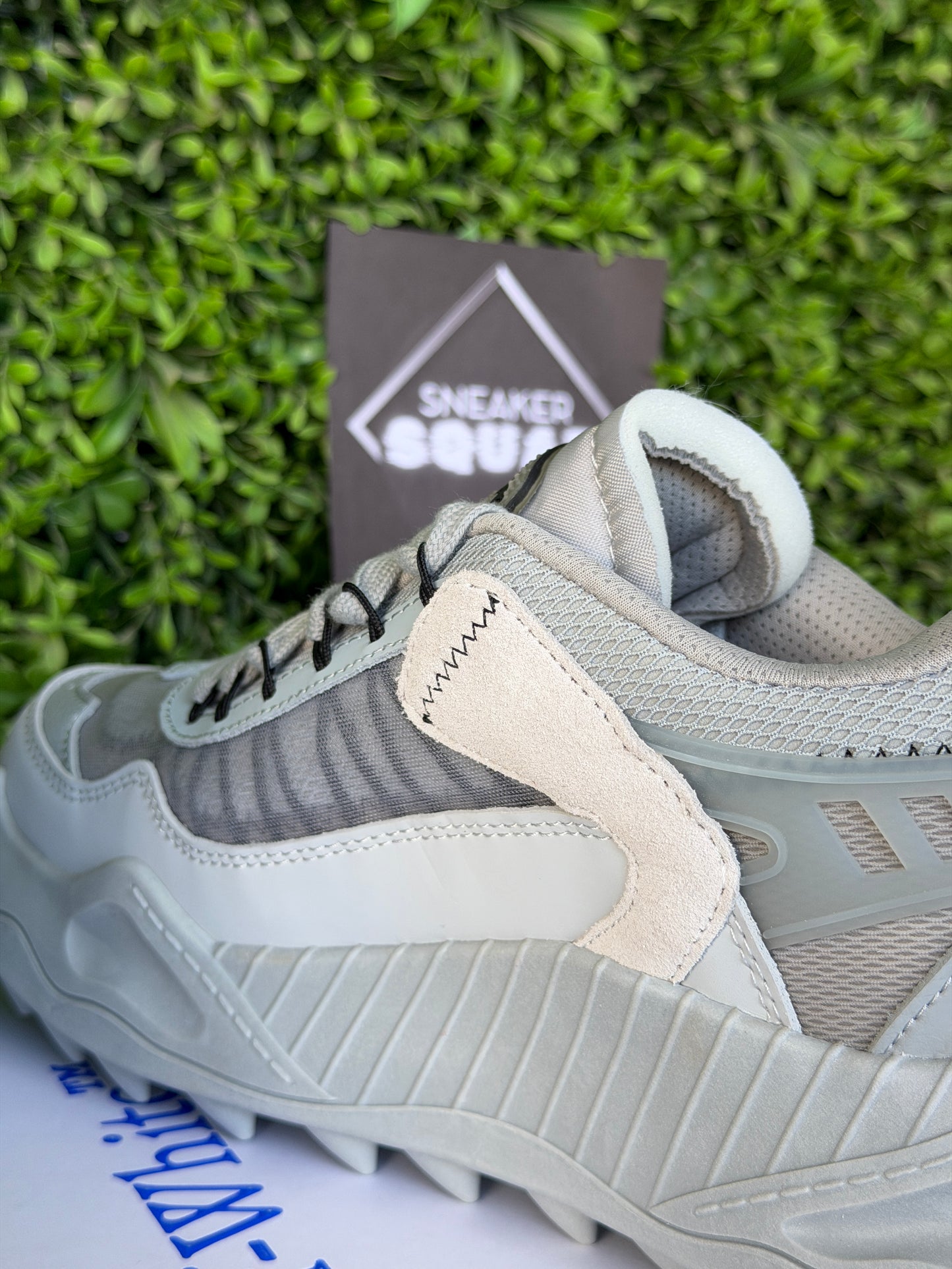 1000 Grey