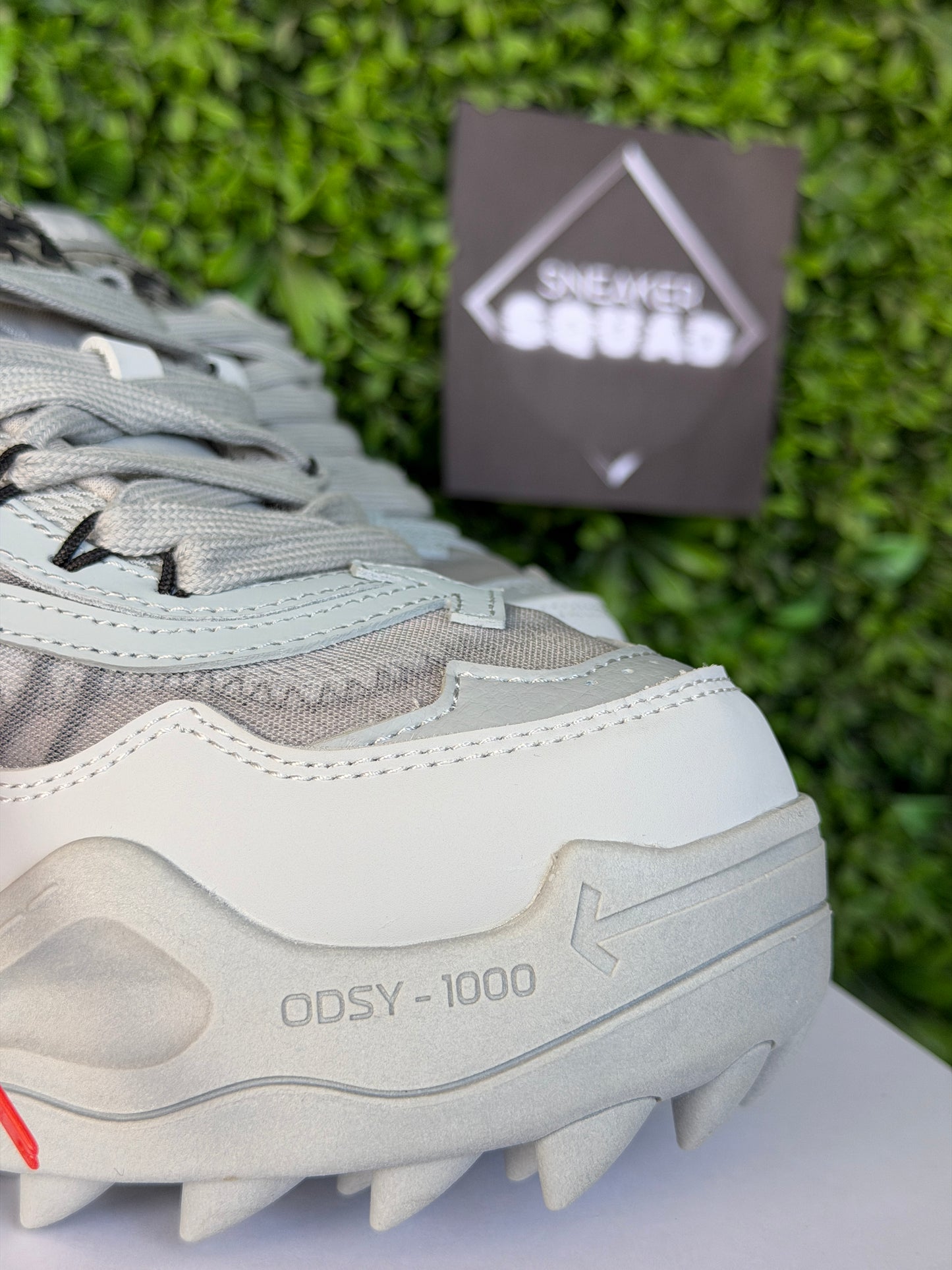 1000 Grey